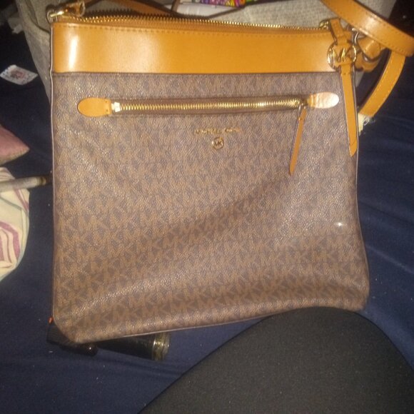 Michael Kors shoulder purse - Picture 1 of 2